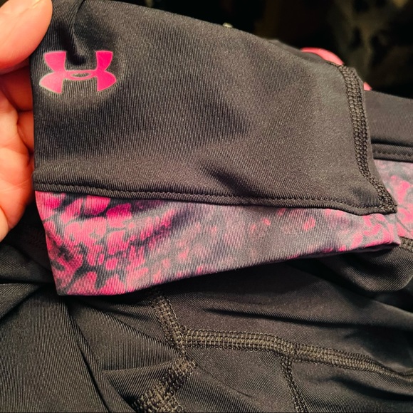 Under Armour Heat Gear Leggings 3/4?length Size Small Black and Pink.EUC. - Picture 5 of 6